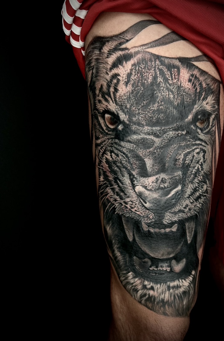STEVEN - TATUATORE RESIDENT 33 06212CB4 0C3D 488E 84FE 9436806567D8 1 105 c - 34
