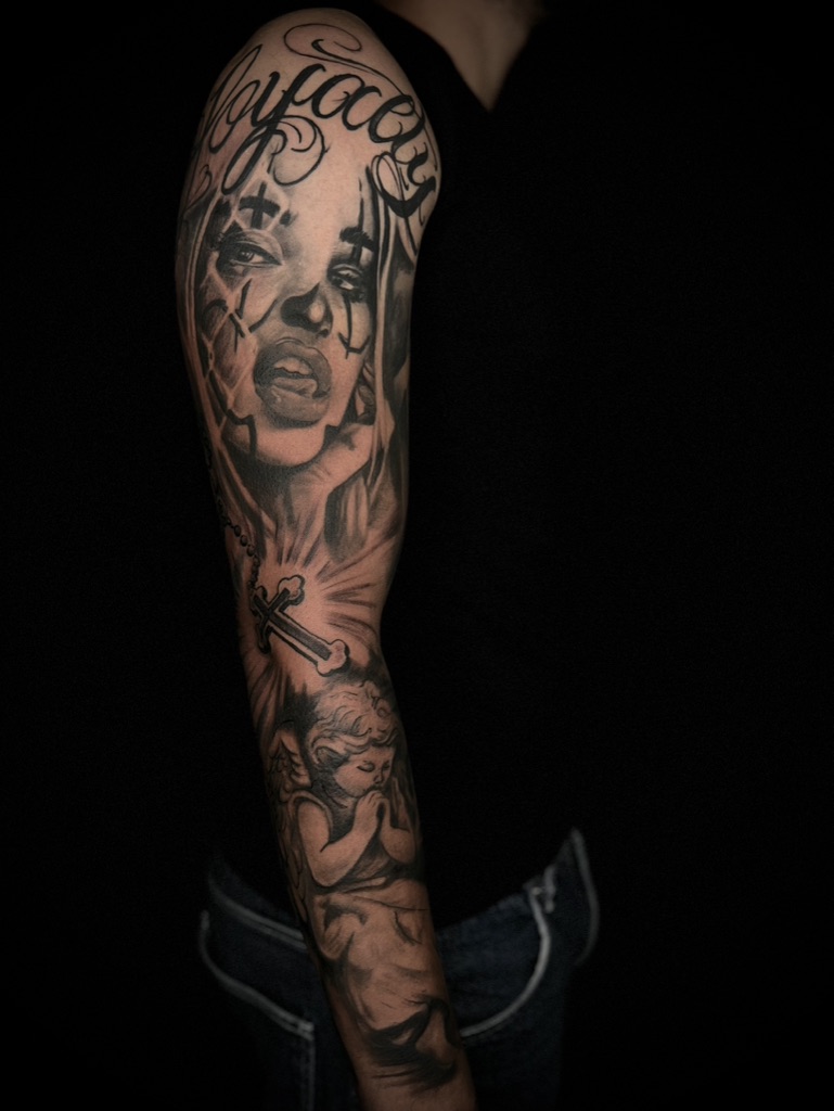 CHRISTIAN - TATUATORE RESIDENT 55 14392592 5FA6 45D4 BB3F 74EB9B912C7E 1 105 c - 56