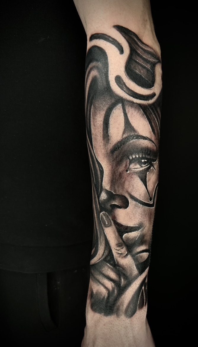 CHRISTIAN - TATUATORE RESIDENT 60 18968725 14A3 49CD 889F AEC70C6249CE 1 105 c - 61
