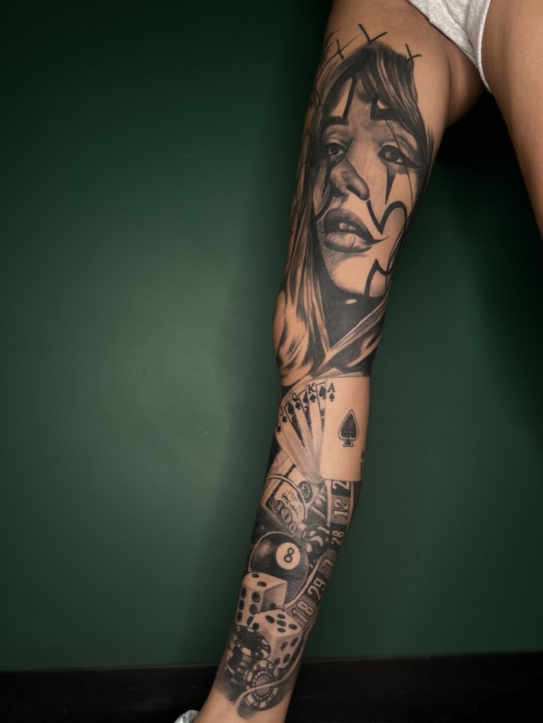 CHRISTIAN - TATUATORE RESIDENT 44 1F1CB185 A025 43AA A385 84900BFCB911 1 105 c - 45