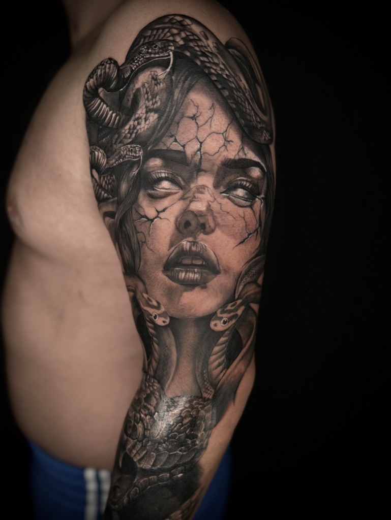 STEVEN - TATUATORE RESIDENT 43 3D02A239 7D0A 4106 86A2 453EA09037E1 1 105 c - 44