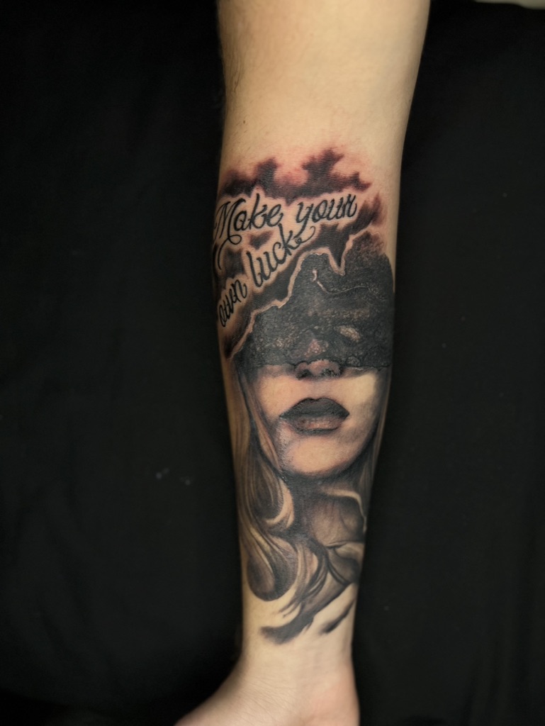 CHRISTIAN - TATUATORE RESIDENT 20 498F58A8 7A1F 4726 93DC 62A1A3F879EE 1 105 c - 21