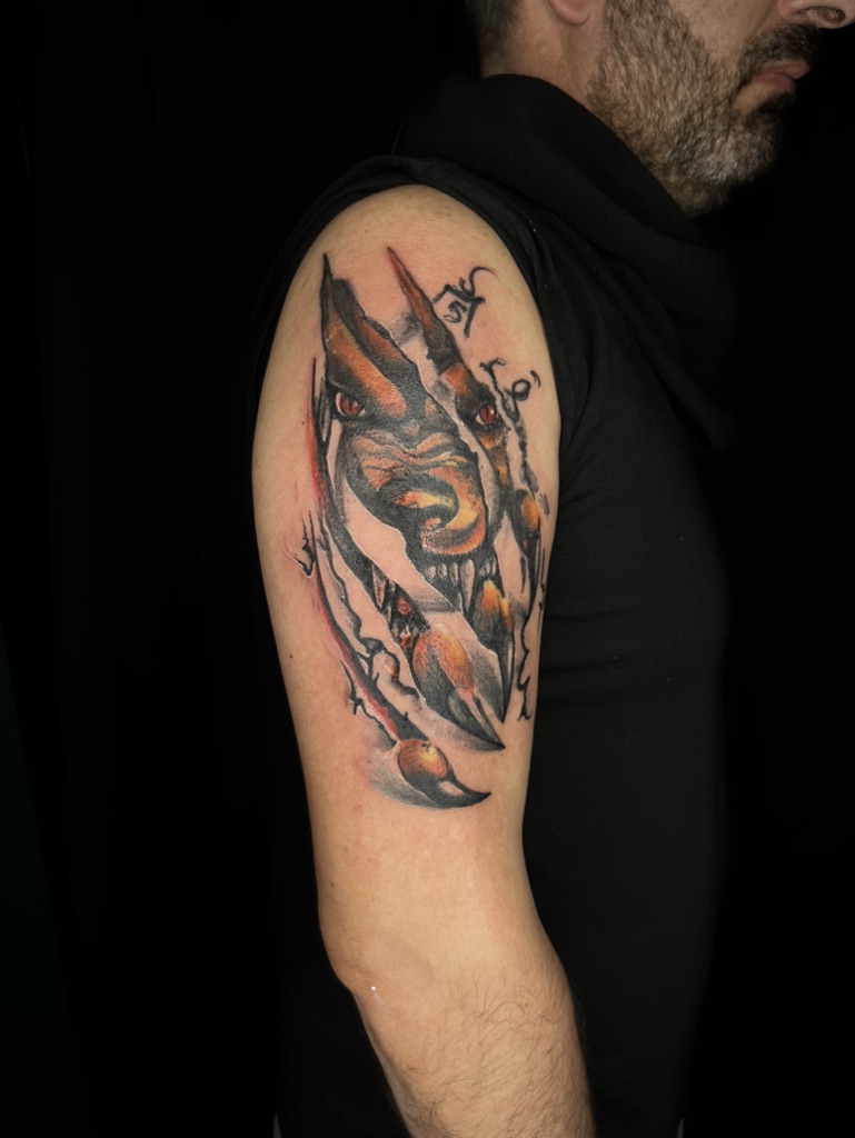 CHRISTIAN - TATUATORE RESIDENT 22 4F16D668 3E11 44AD B768 00EF223A2C20 1 105 c - 23