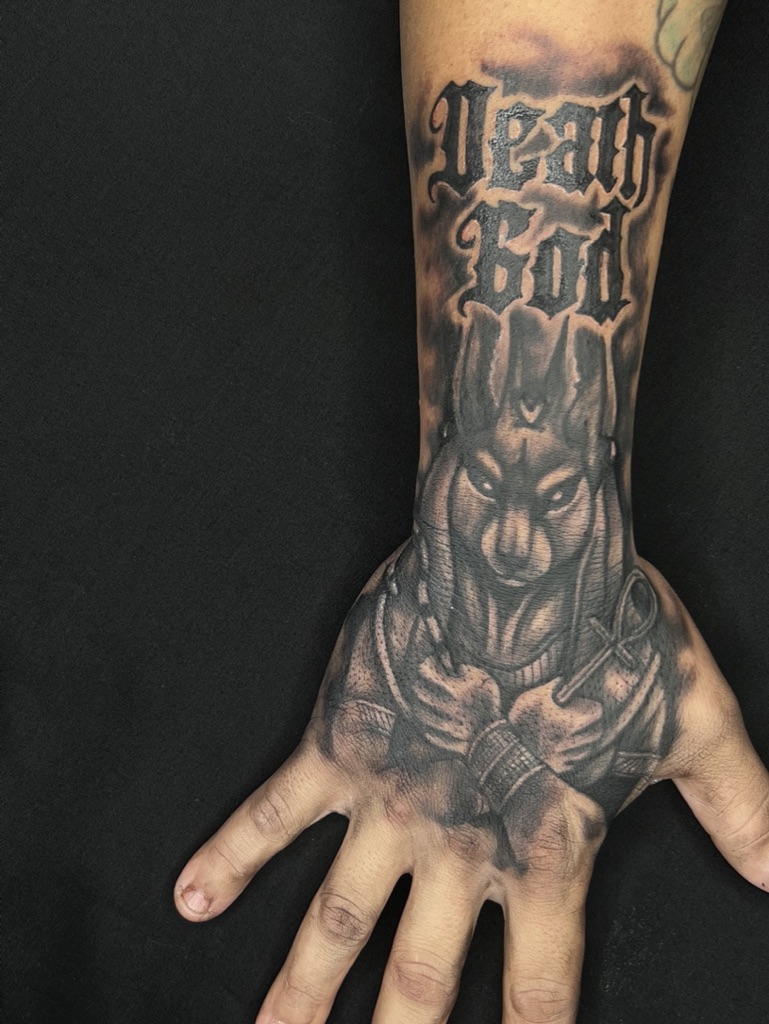 CHRISTIAN - TATUATORE RESIDENT 34 546735E0 4070 460E A728 B15E98CD7D9D 1 105 c - 35