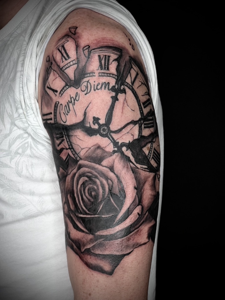 CHRISTIAN - TATUATORE RESIDENT 48 6EA2B380 5CD2 4149 9935 D9D014F12470 1 105 c - 49