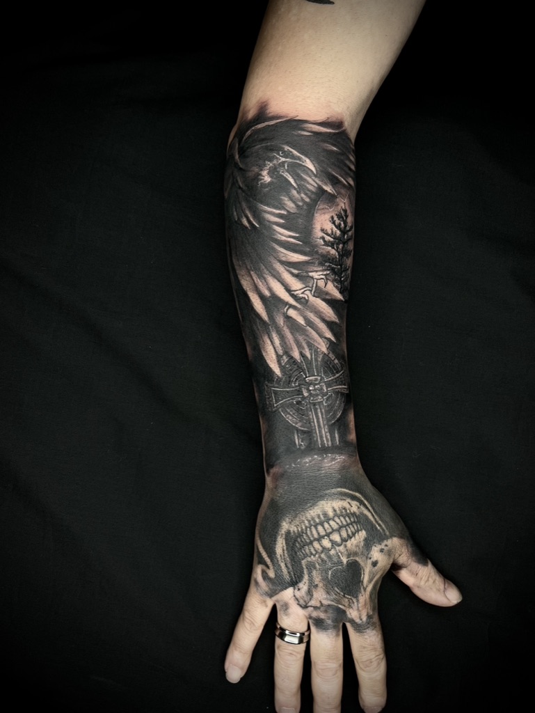 CHRISTIAN - TATUATORE RESIDENT 26 757B0F6B 4909 4093 BB17 FCE8534D8BBA 1 105 c - 27