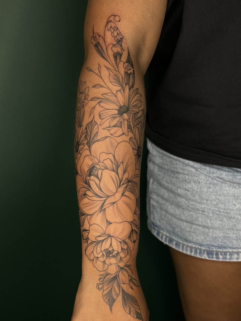 GIULA - TATUATRICE RESIDENT 27 78932B6A B82A 41A2 AA91 2A84DF1A6152 1 105 c - 28