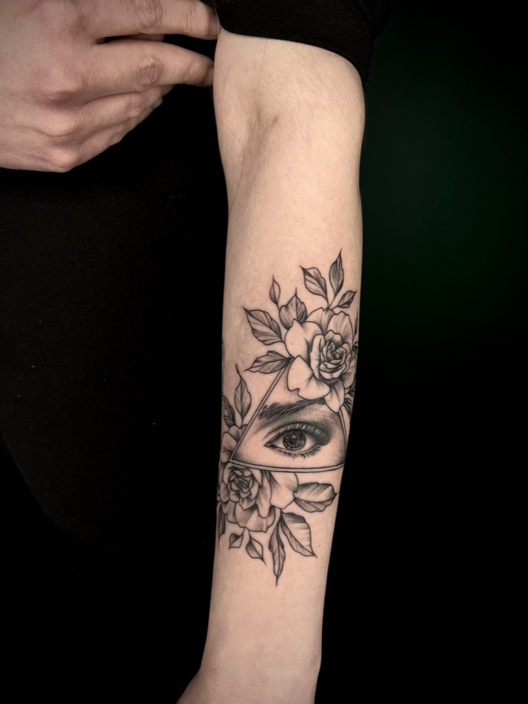 GIULA - TATUATRICE RESIDENT 18 93E00D84 31CD 4DB7 A573 CB8809707112 1 105 c - 19