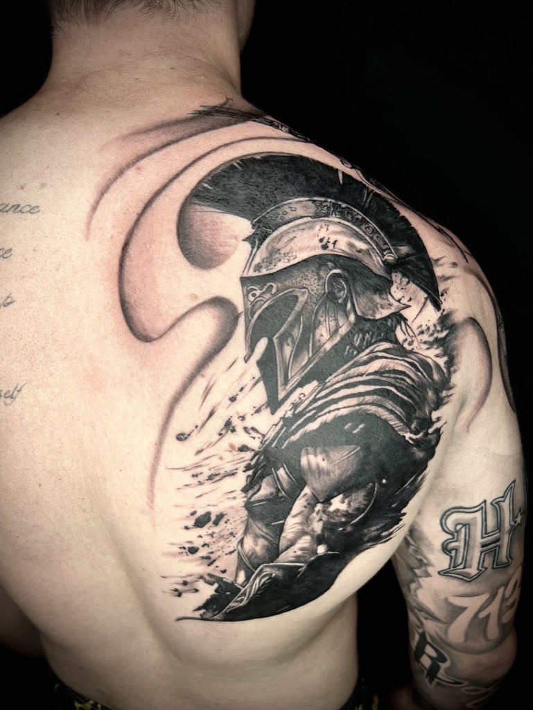 STEVEN - TATUATORE RESIDENT 50 A8D0C426 1F2A 4C8D B884 990E41D7F83A 1 105 c - 51