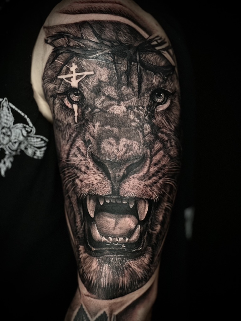 STEVEN - TATUATORE RESIDENT 35 CF1A30FC F34E 47B7 9CD9 BD012750CA69 1 105 c - 36