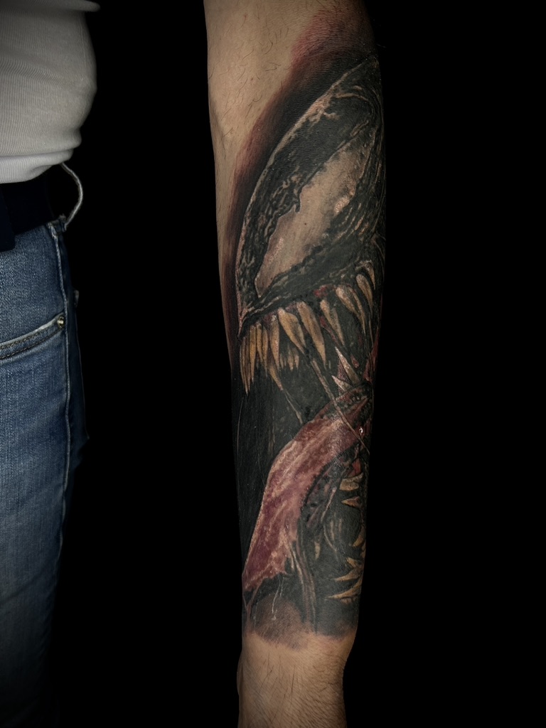 CHRISTIAN - TATUATORE RESIDENT 32 E5267FAF 0ABD 44E1 B151 AA0CBE6E4B3A 1 105 c - 33