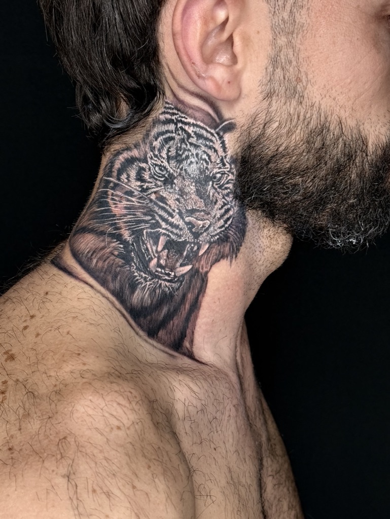 STEVEN - TATUATORE RESIDENT 41 EDF04F22 28A0 4DE8 8DD6 177A4D161891 1 105 c - 42