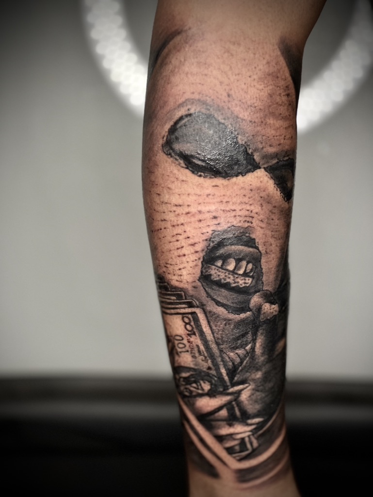 CHRISTIAN - TATUATORE RESIDENT 40 F3374664 333A 4FB1 BCEB 503EC7D3219D 1 105 c - 41